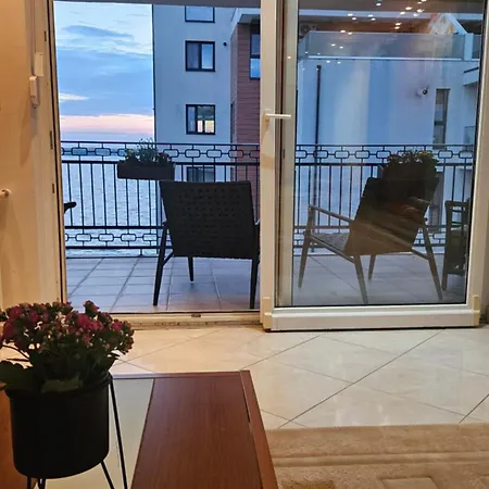 Eva * Mamaia